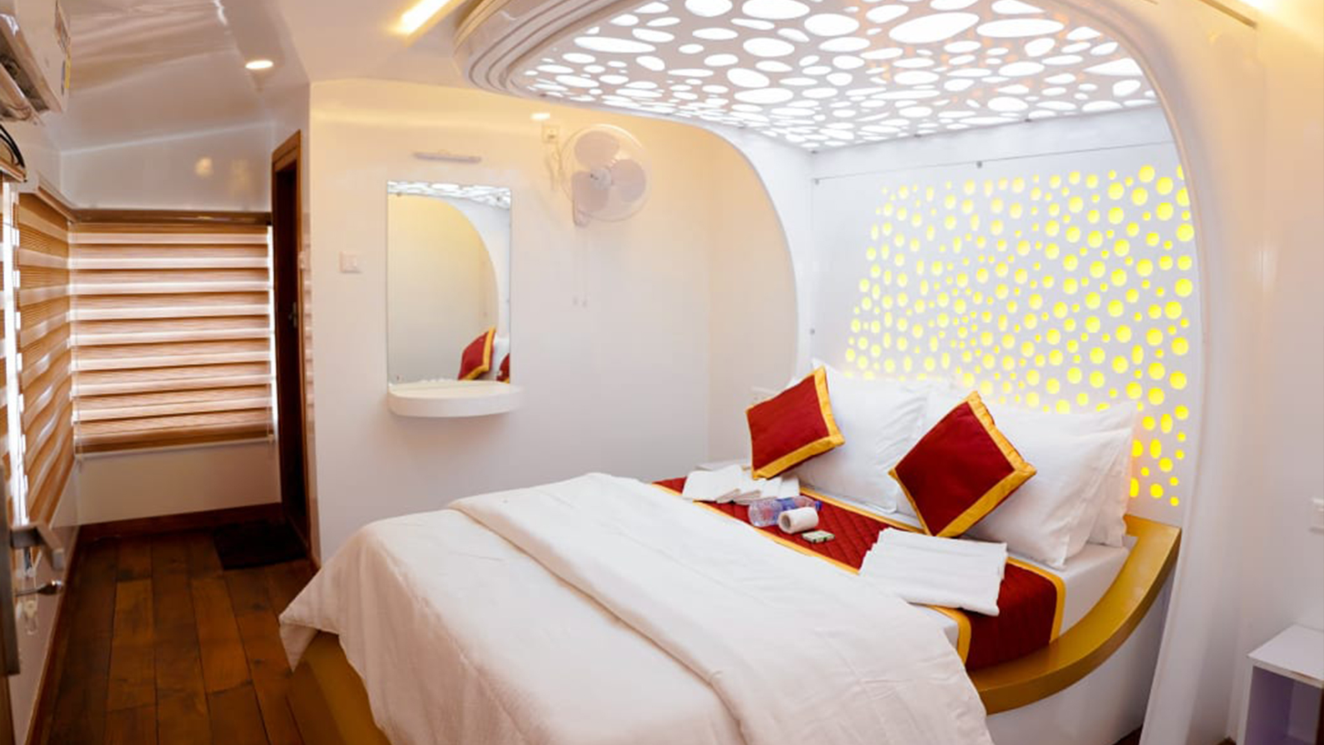 hotel-booking-1